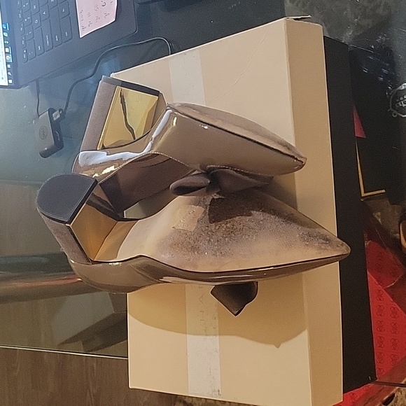 Pumps - Picture 3 of 5